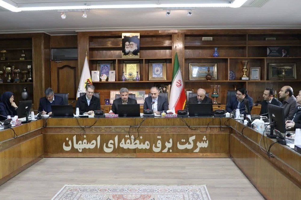 مدیران عامل شرکت های صنعت برق استان اصفهان در نشست خبری خواستار شدند: اصفهانی ها با مدیریت مصرف به جنگ ناترازی ها بروند