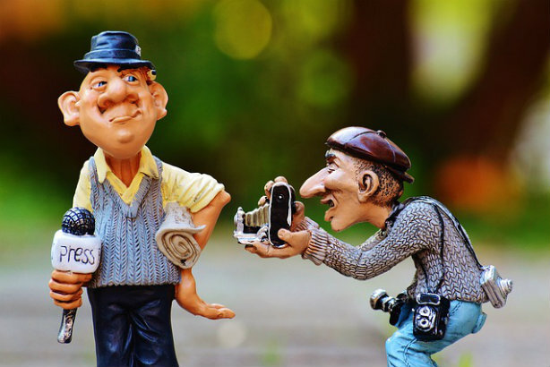 تخریب مرزهای حرفه‌ای‌گری در خبرنگاری