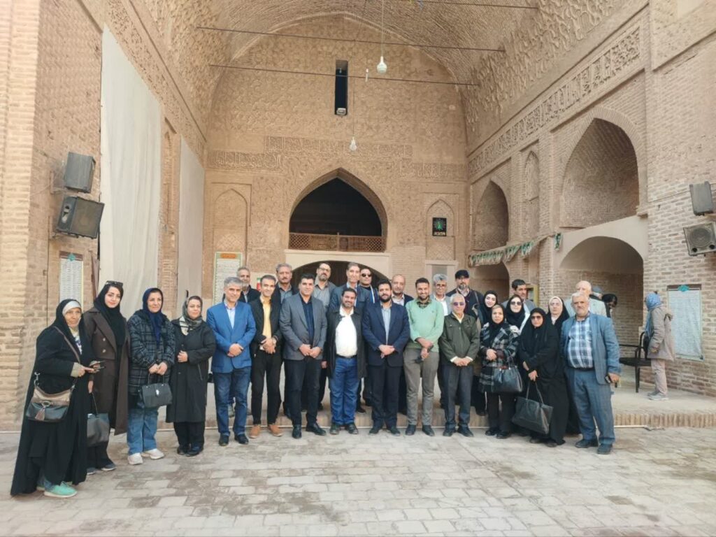 سفر یک روز اعضا خانه مطبوعات استان اصفهان به اردستان